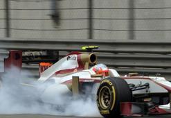 F1 araçlarını yaktılar
