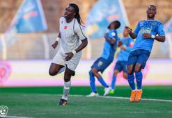 Bafetimbi Gomis'ten 4 gol! Al Hilal'i tek başına taşıyor