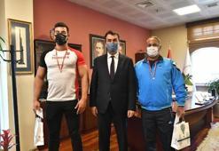 Rekortmen sporcudan Başkan Dündar'a ziyaret