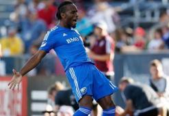 Drogba kornerden müthiş attı!