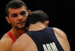 3 hakemimize Londra'da görev