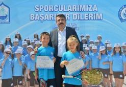 Minik sporcuların sertifika coşkusu