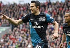 Arsenal'in meleği Van Persie: 1-2