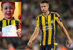 Küçük hayranlarının mesajına Robin van Persie'den cevap geldi