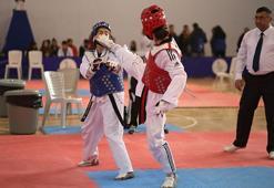 Bayraklı'da taekwondo şampiyonası