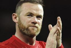 Wayne Rooney çok fena yakalandı!
