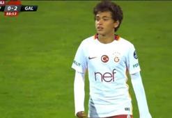 14 yaşındaki Mustafa Kapı A Takım ile birlikte ilk maçına çıktı. İşte genç Aslan'dan çılgın gol...
