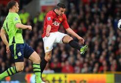 İngiltere'nin en güzel golü Robin van Persie'den