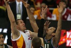 Aslan potada da tam gaz: 90-72