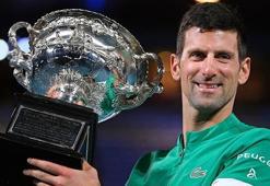 Djokovic Federer'in rekoruna ortak oldu