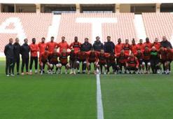 Atakaş Hatayspor kafilesi yeni stadı gezdi