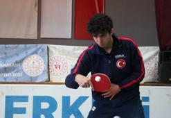 Talha Yiğenler, olimpiyat vizesi alabilmek için raket sallıyor