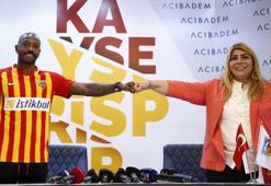 Fernandes imzayı attı, başkan tercümanlık yaptı