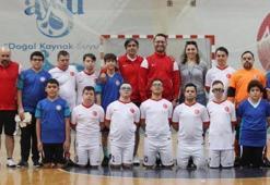 Özel sporcular Alanya'da kampa girdi