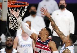 Lakers'ı deplasmanda yenen Washington'ın galibiyet serisi sürüyor