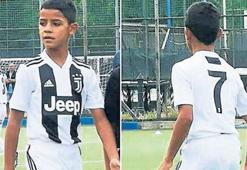 Ronaldo'nun oğlu şimdiden büyülüyor