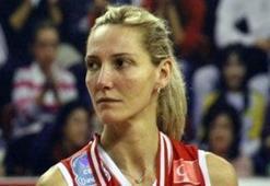 Arzu Göllü fileye veda ediyor