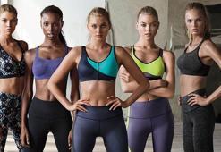 Victoria Secret mankenleri büyüledi!