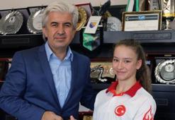 "Altın kız"dan Akhisar Belediye Başkanı'na ziyaret