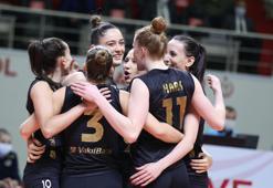 VakıfBank, Fenerbahçe Opet'e set vermedi ve sezonu lider bitirmeyi garantiledi