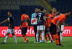Başakşehir - Fenerbahçe maçında gerilim! Emre Belözoğlu...