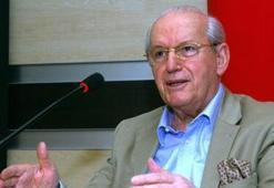 En üst rütbe Şenes Erzik'in