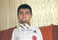 Kolları olmayan şampiyon yüzücü