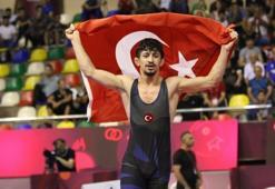 Milli güreşçi Kerem Kamal'a büyük onur
