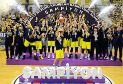 Şampiyon Fenerbahçe kupasını aldı