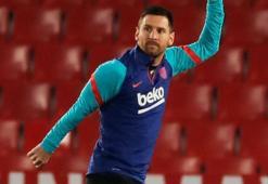 Messi, PSG ve Manchester City için beklemede