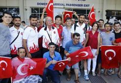 Şampiyon sporcular Antalya'da coşkuyla karşılandı