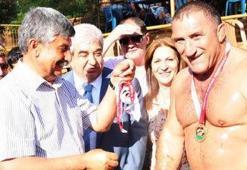 "Futbola fark atıyoruz"