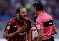 Milan eski günlerini mumla arıyor