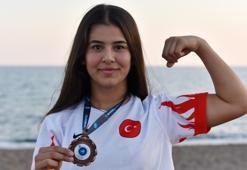 Ağabeyine özendi, dünya üçüncüsü oldu