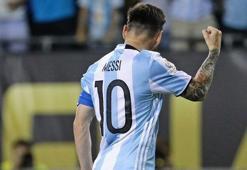 Messi frikikten yazdı