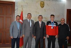 İşitme engelli lise öğrencisi, Kuşadası'nın gururu oldu