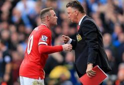 Rooney'ye kafa tuttu, Manchester fişini çekti!