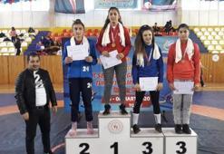 Kepez'in güreşçilerinden 2 bronz madalya
