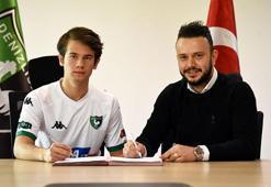 Denizlispor 3 genç futbolcuyu profesyonel yaptı