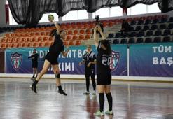 Kemer'de hentbol müsabakası