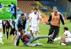 Tolga Özkalfa'ya saldırdı, Tom'dan uçan tekme yedi