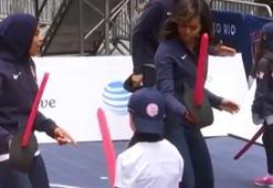 First Lady tesettürlü sporcuyla idman yaptı