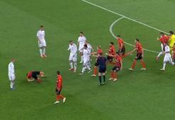 Shakhtar Donetsk - Dynamo Kiev maçında tekmeler havada uçuştu!