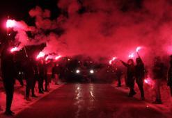 Fenerbahçe kafilesi Sivas'ta -13 derecede meşalelerle karşılandı