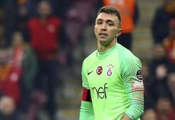 Muslera'dan Abdülkadir Ömür'e geçmiş olsun mesajı