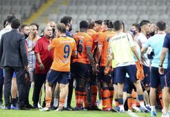 Başakşehir ve Galatasaray yedek kulübeleri arasında tartışma çıktı. İşte o anlar!