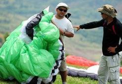 Paraşütçülere yağış engeli
