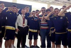 FENERBAHÇE OYUNCULARINDAN ASKERE BÜYÜK JEST