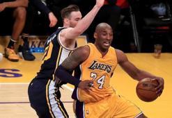 Kobe Bryant son maçında 60 sayı attı