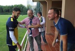 Koray Şener'in ailesi Fenerbahçe idmanını ziyaret etti